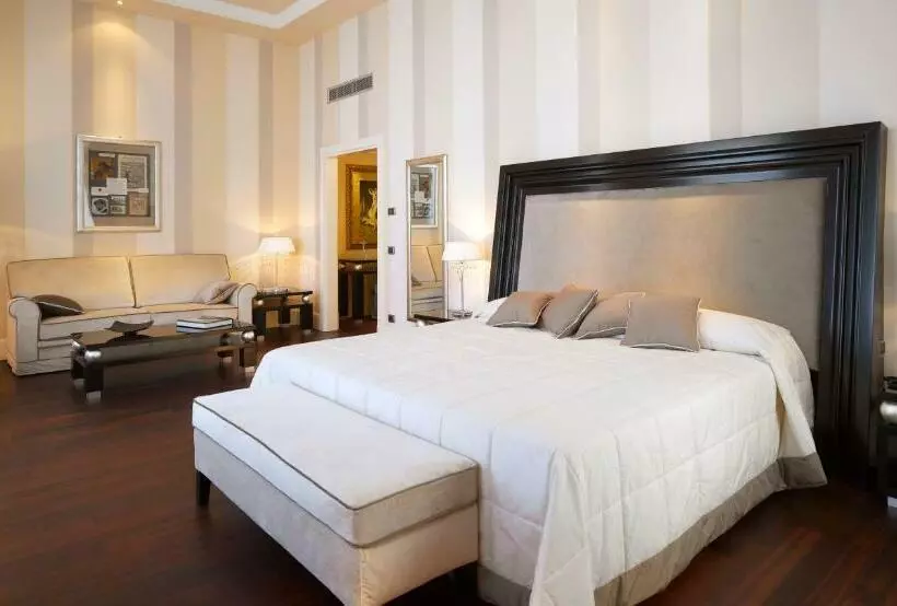 سوییت جونیور با چشمانداز دریا, Grand Hotel Palazzo Livorno