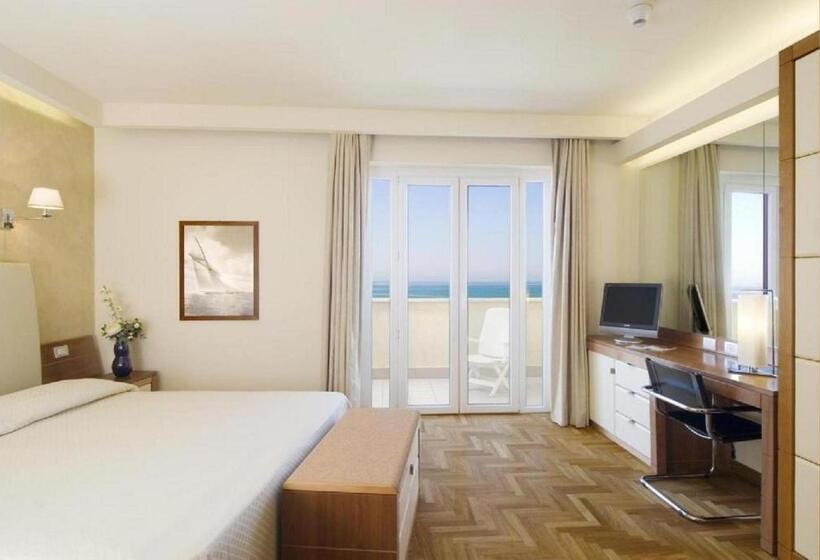 غرفة ديلوكس ذات إطلالة جانبية على البحر, Grand Hotel & Riviera