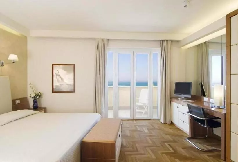 片側に海が見えるデラックスルーム, Grand Hotel & Riviera