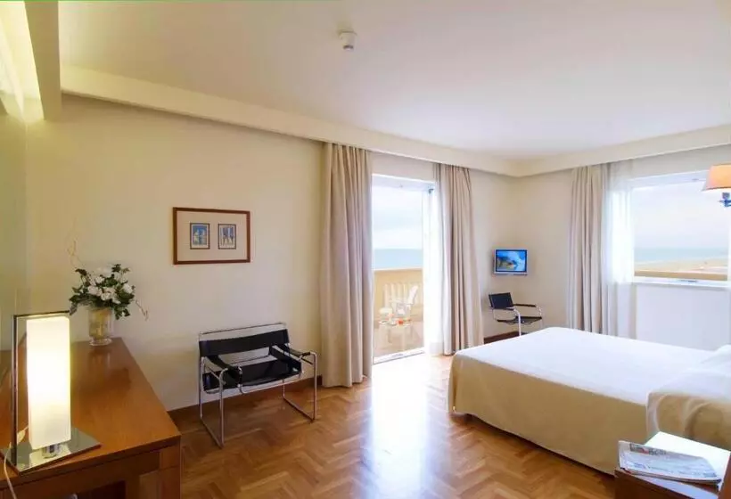 片側に海が見えるデラックスルーム, Grand Hotel & Riviera