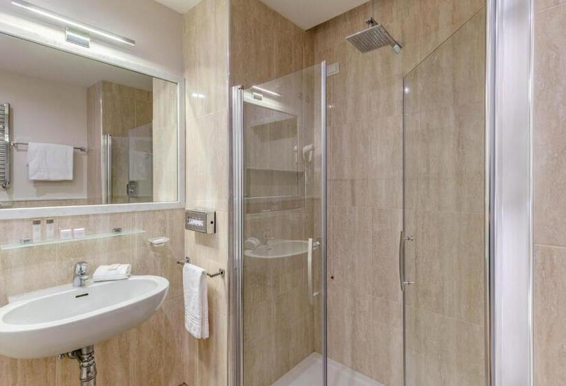 غرفة عائلية, Grand Hotel & Riviera