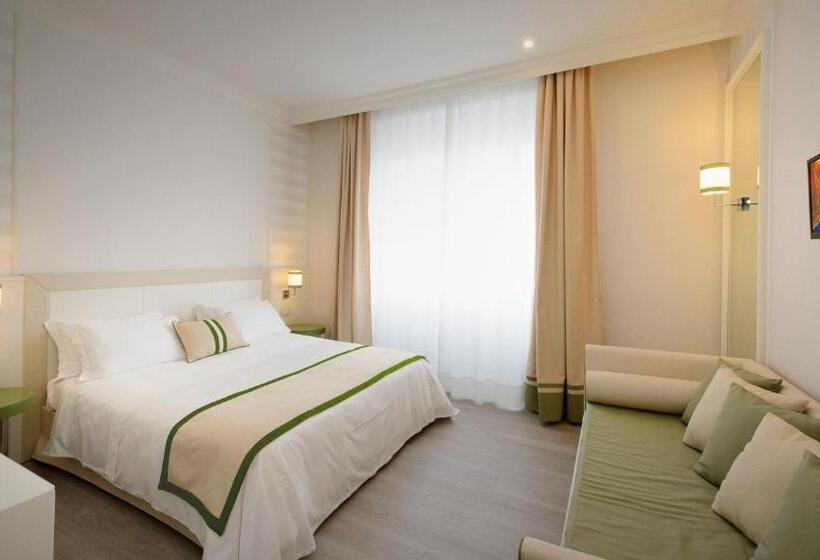 Quarto Triplo Standart Vista Mar Lateral, Grand Hotel & Riviera