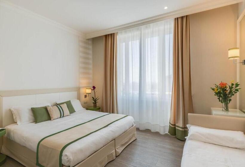 측면 바다 전망 스탠다드 3인룸, Grand Hotel & Riviera