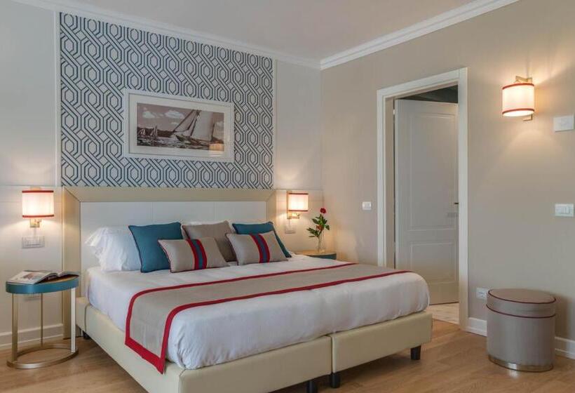 جناح جونيور سوبريور, Grand Hotel & Riviera