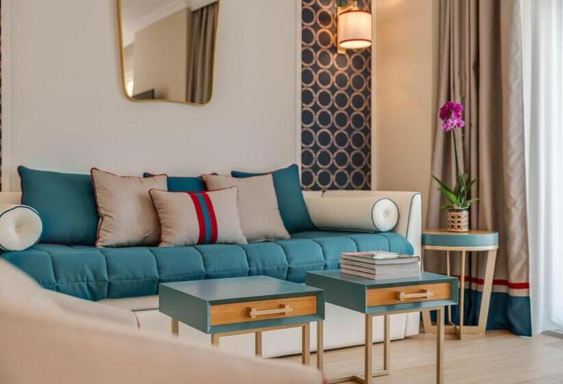 جناح جونيور سوبريور, Grand Hotel & Riviera