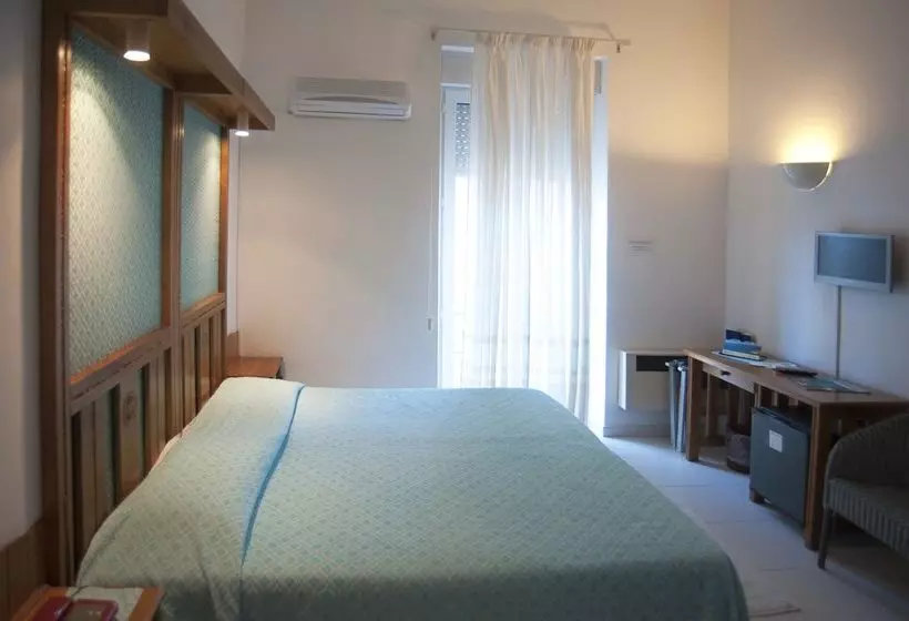 اتاق اکونومی, Albergo Miramare