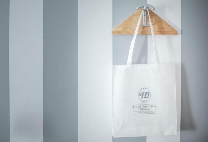 آپارتمان یک خوابه با دری مشترک که هال را جدا می کند., Bellavista