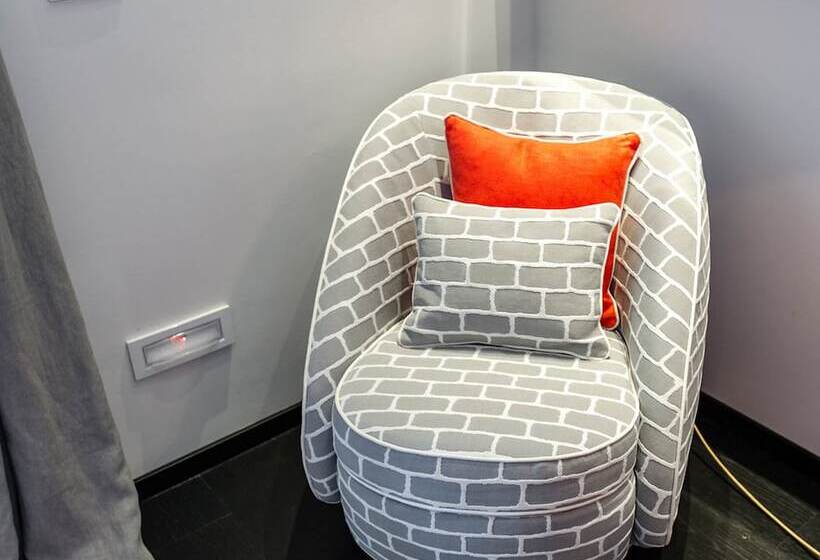 디럭스 룸, Byron