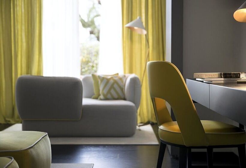 주니어 스위트, Byron