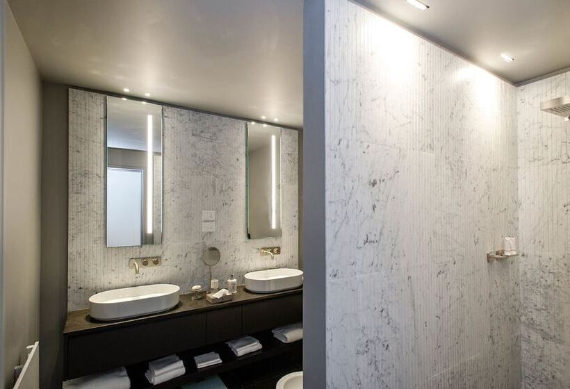 클래식 룸, Byron