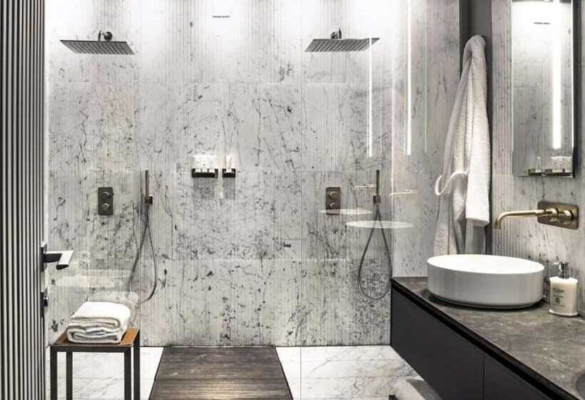 수피리어 룸, Byron