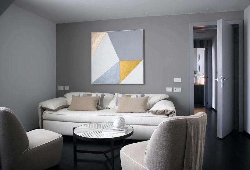 듀플렉스 스위트, Byron