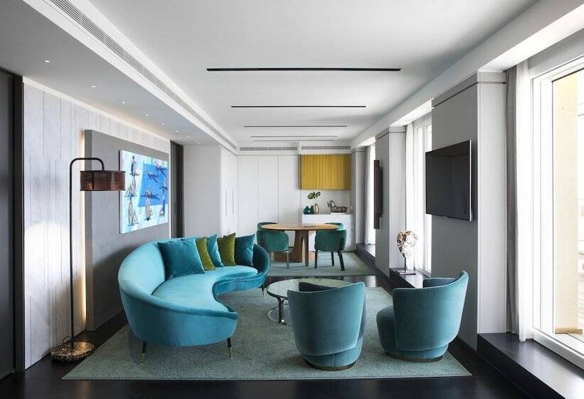 펜트하우스 스위트, Byron