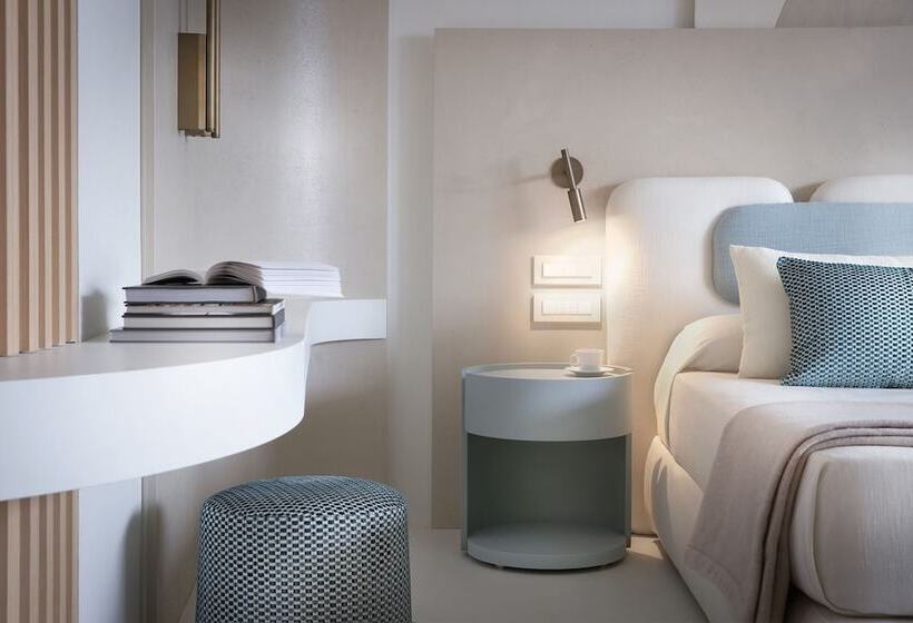 주니어 스위트, Byron