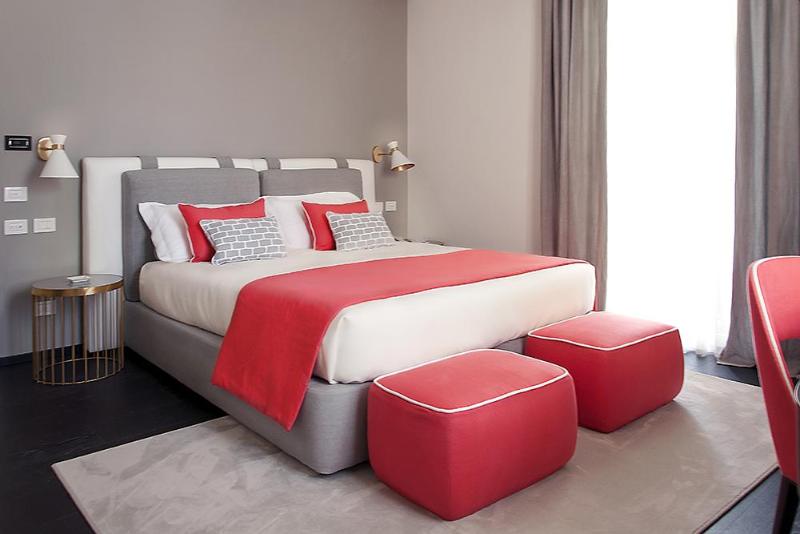 디럭스 룸, Byron