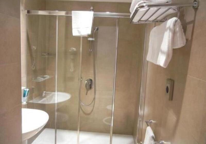 اتاق استاندارد چهار تخته, Delle Nazioni Milan