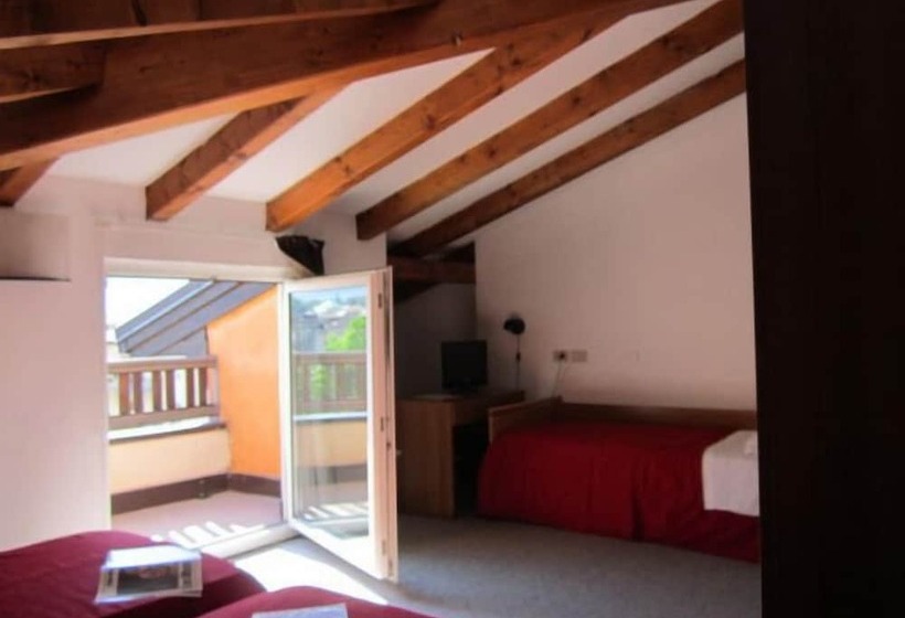 חדר סטנדרט לשלושה, Drago