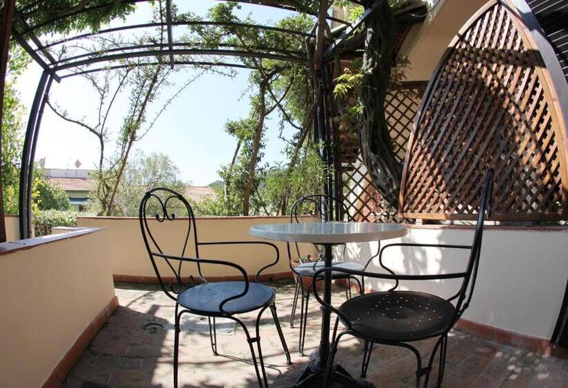 Трехместный Номер Стандарт Вид на Сад, Galli Wellness & Spa