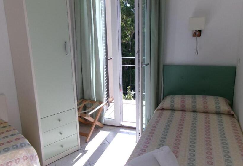 Четырехместный Номер Стандарт с Балконом, Galli Wellness & Spa