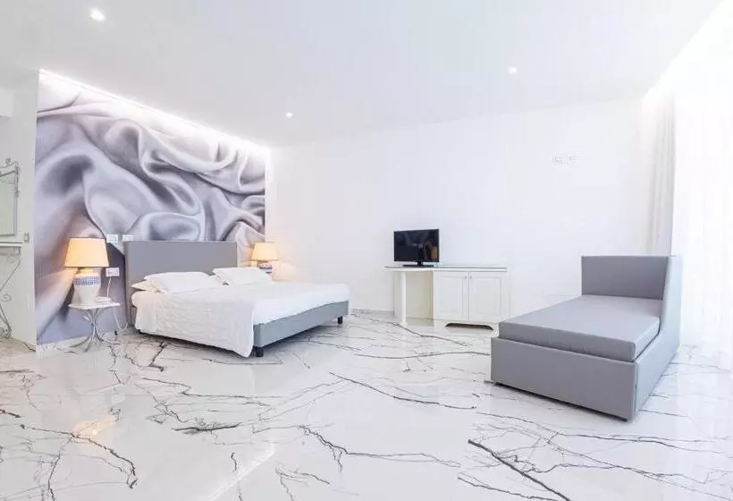 オーシャンビュースイート, Grand Hotel Costa Brada