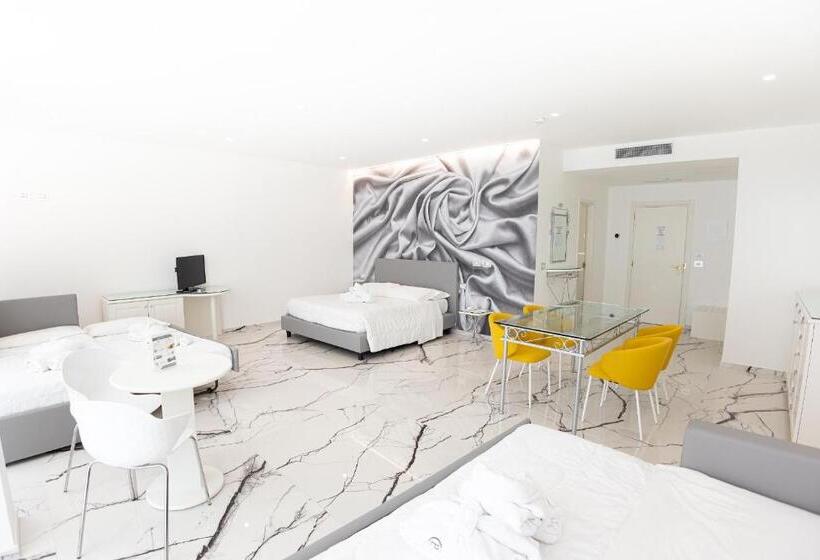 جناح مطلّ علي البحر, Grand Hotel Costa Brada