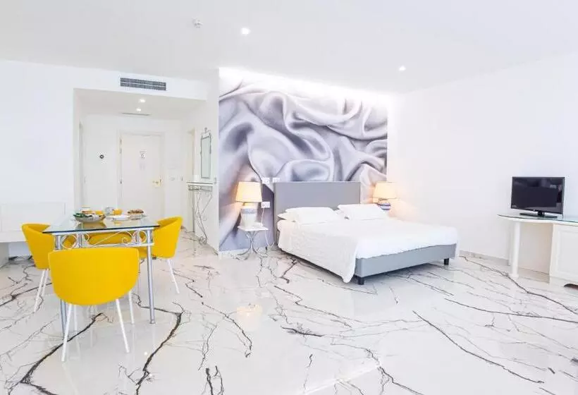 オーシャンビュースイート, Grand Hotel Costa Brada