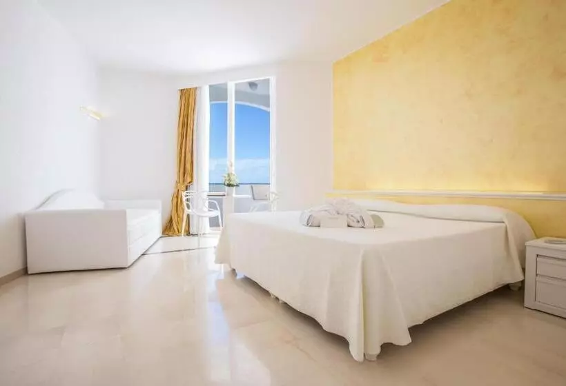 コンフォートトリプルルーム, Grand Hotel Costa Brada