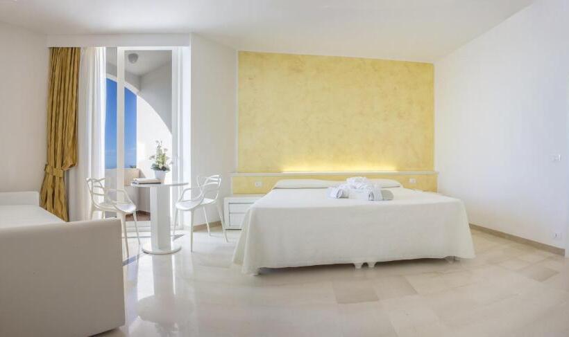 غرفة كومفورت ثلاثية, Grand Hotel Costa Brada