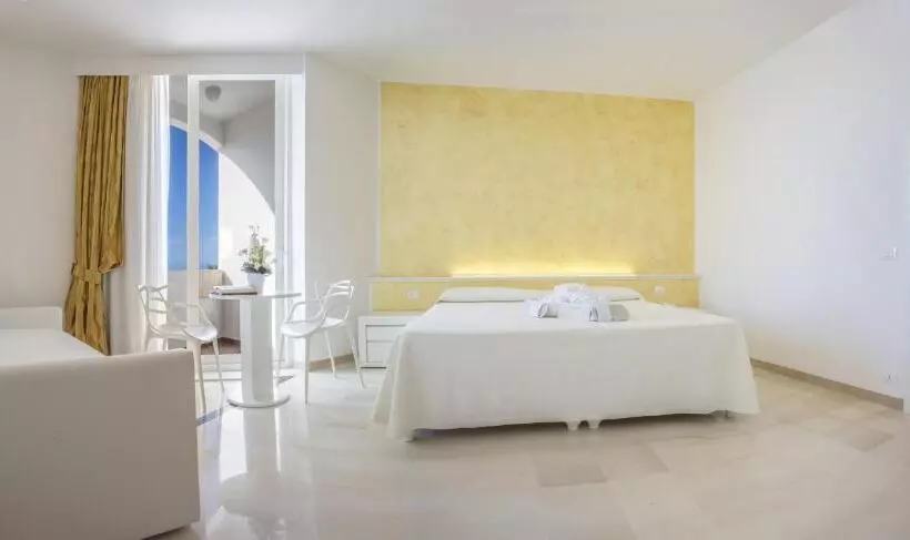 コンフォートトリプルルーム, Grand Hotel Costa Brada