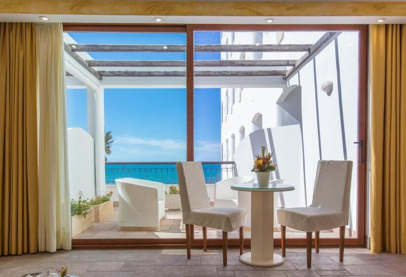 جناح جونيور مطلّ علي البحر, Grand Hotel Costa Brada