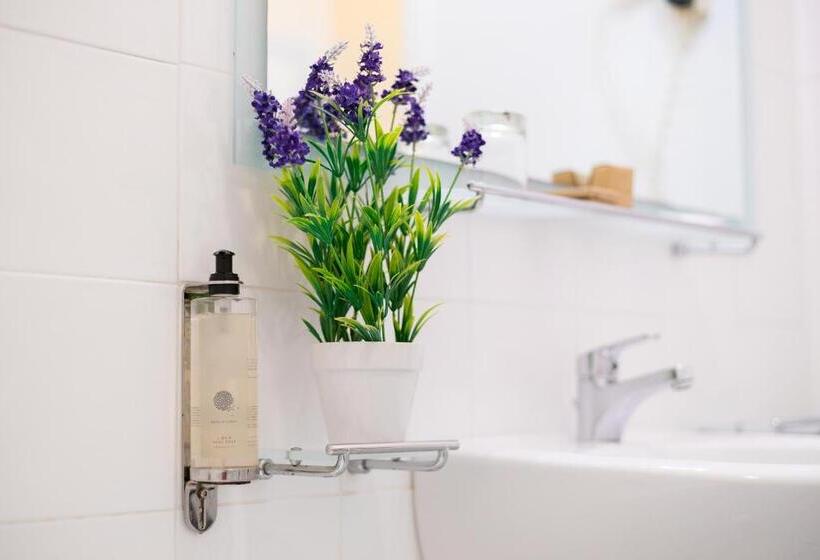 غرفة كومفورت إطلالة جانبية على البحر, Grand Hotel Don Juan