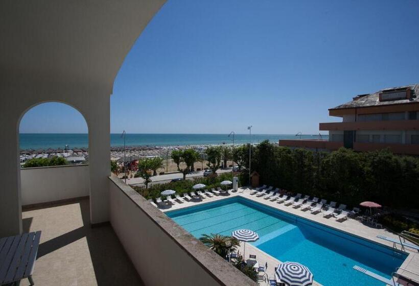 جناح جونيور مطلّ علي البحر, Grand Hotel Don Juan