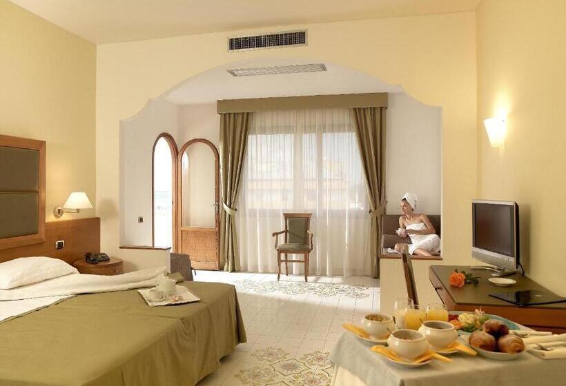 جناح جونيور مطلّ علي البحر, Grand Hotel Don Juan