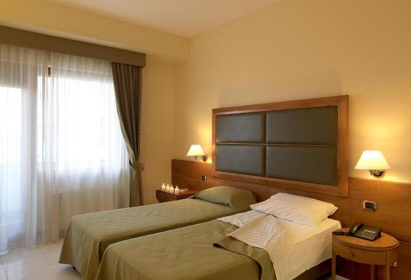 غرفة قياسية مطلّة علي البحر, Grand Hotel Don Juan