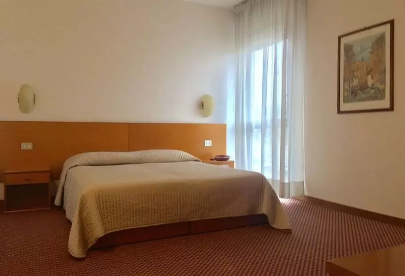 اتاق استاندارد چهار تخته, La Fenice