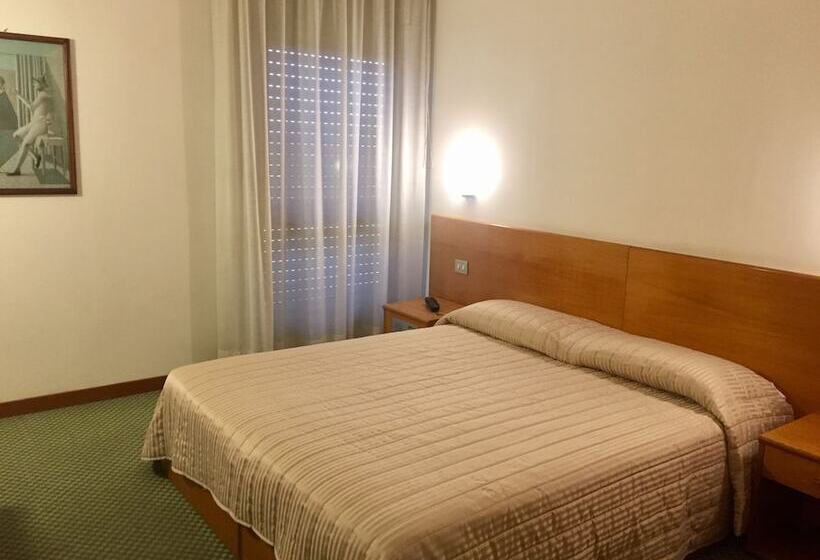 غرفة عائلية, La Fenice