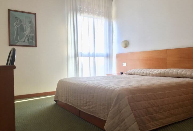 غرفة قياسية ثلاثية, La Fenice