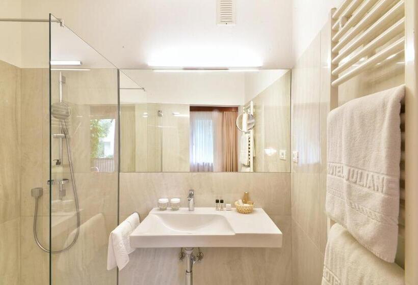 バルコニー付きスタンダードルーム, Juliane