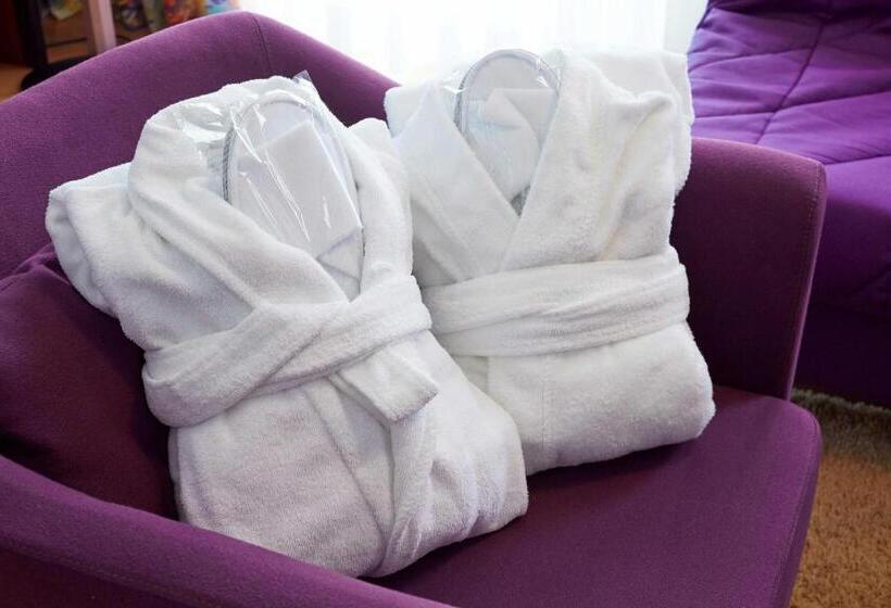 スタンダードルーム, Juliane