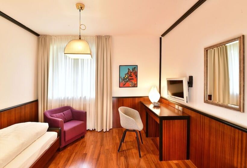 スタンダードシングルルーム, Juliane