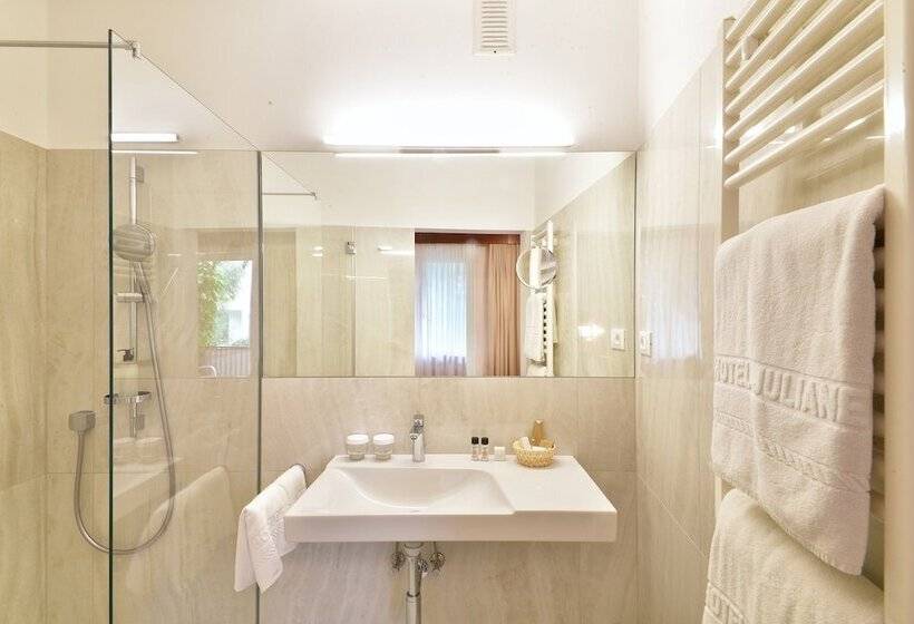 バルコニー付きスタンダードルーム, Juliane