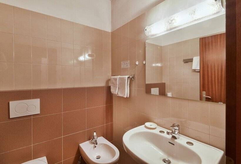 スタンダードルーム, Juliane