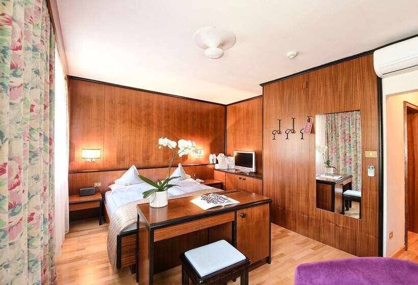 スタンダードルーム, Juliane