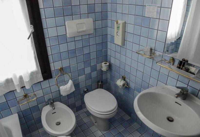 Номер Стандарт, Le Boulevard