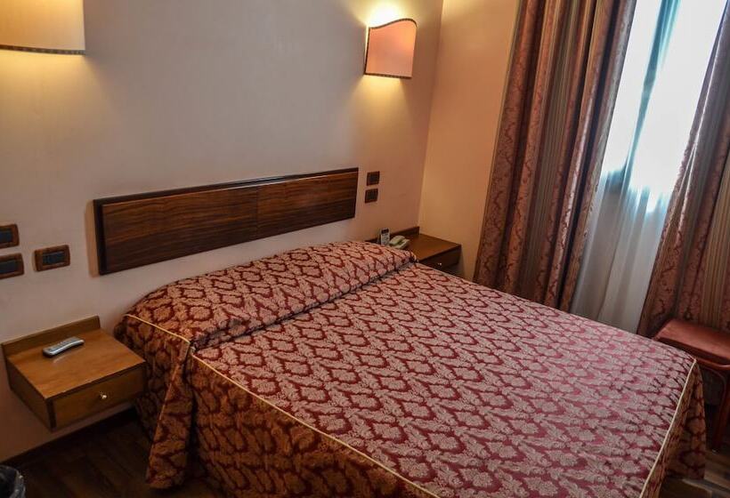 Номер Стандарт Индивидуальный, Le Boulevard