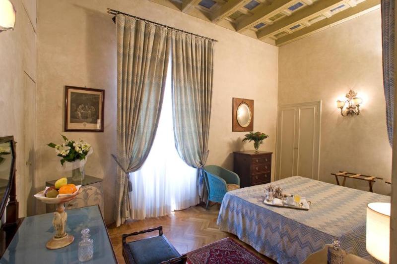 اتاق کلاسیک, Loggiato Dei Serviti