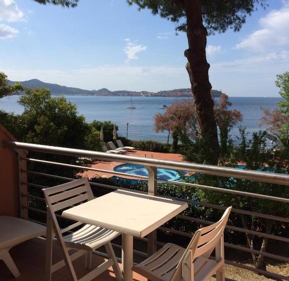 غرفة سوبيريور مطلّة علي البحر, Mare