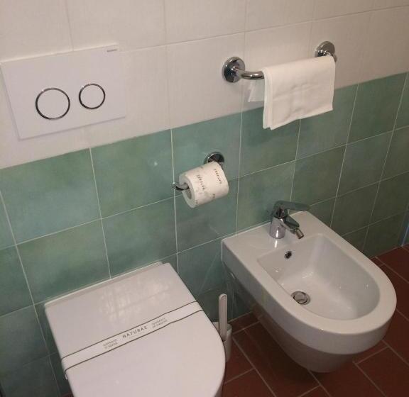 غرفة سوبيريور ثلاثية مطلّة علي البحر, Mare