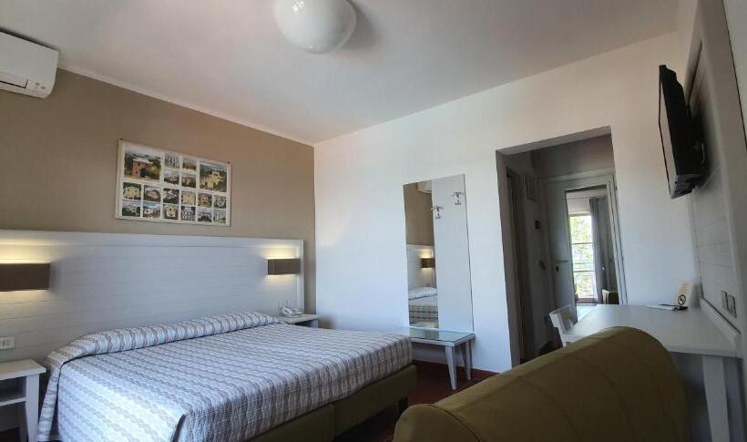 غرفة سوبيريور ثلاثية مطلّة علي البحر, Mare