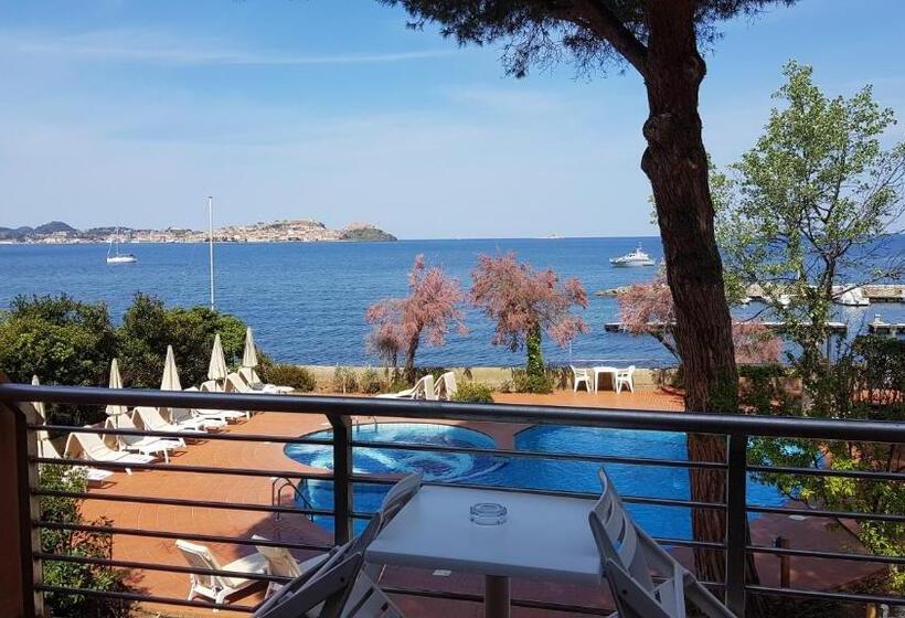 غرفة سوبيريور ثلاثية مطلّة علي البحر, Mare